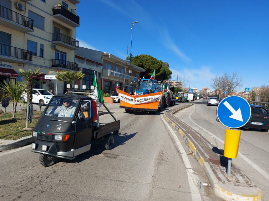 Uniti per l'Agricoltura: riparte il corteo di protesta dei trattori