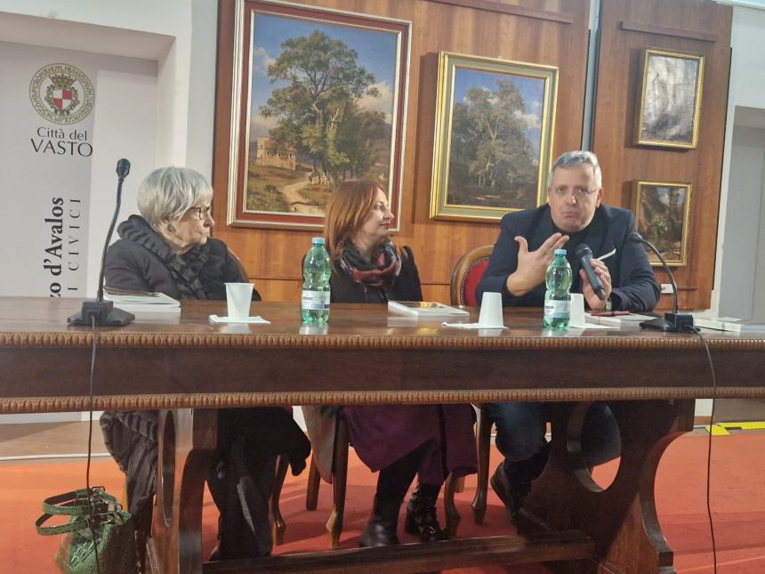 Gabriella Paduano a Palazzo d'Avalos, dialogo su Tito Barbieri 