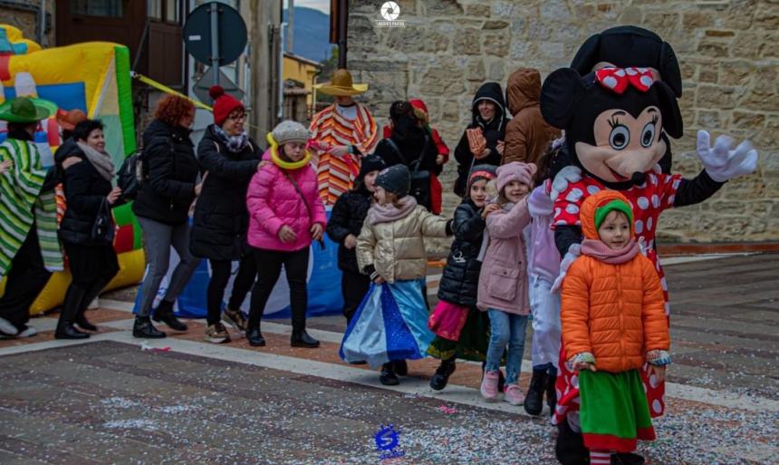 "Carnevale in piazza": Maschere, coriandoli e balli a Fresagrandinaria e Roccaspinalveti 