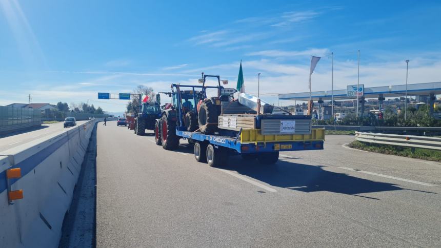 Uniti per l'Agricoltura: riparte il corteo di protesta dei trattori