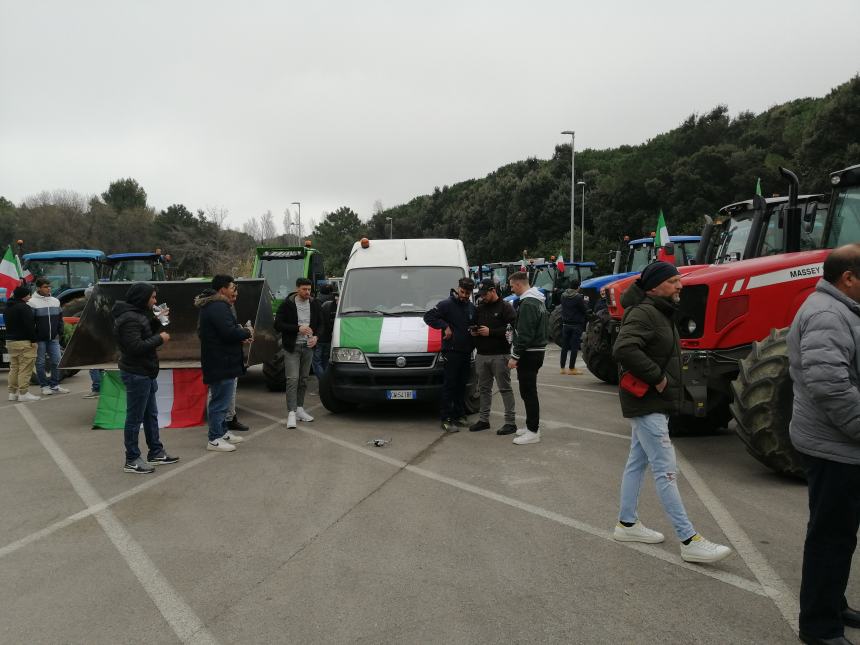 Oltre 100 trattori in marcia a San Salvo: “Chiediamo azzeramento Irpef”