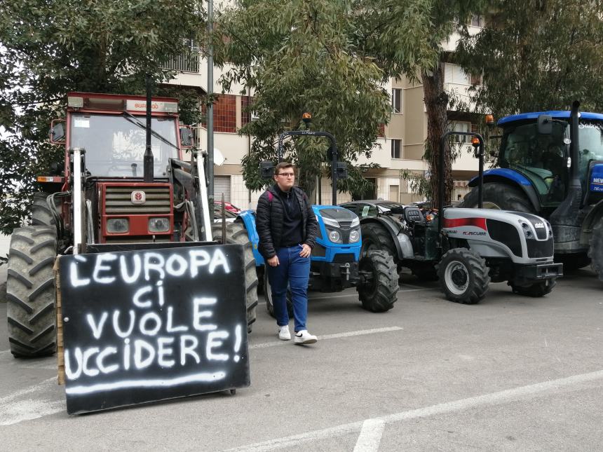 Oltre 100 trattori in marcia a San Salvo: “Chiediamo azzeramento Irpef”