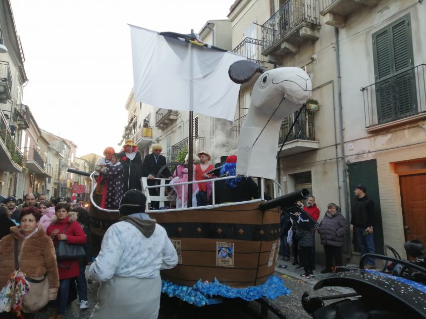 Bagno di folla al Carnevale di Scerni: "All'anno prossimo con la 50esima edizione" 