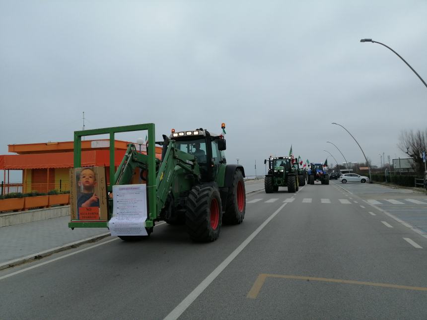 Oltre 100 trattori in marcia a San Salvo: “Chiediamo azzeramento Irpef”