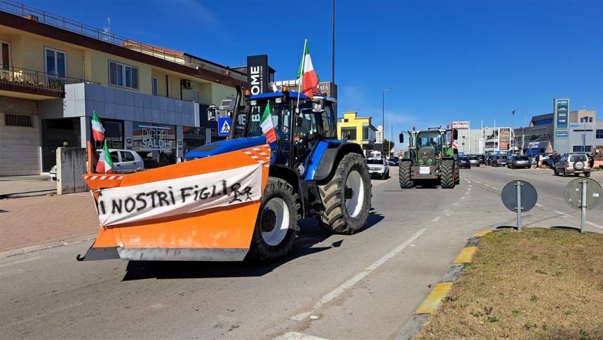 Uniti per l'Agricoltura: riparte il corteo di protesta dei trattori