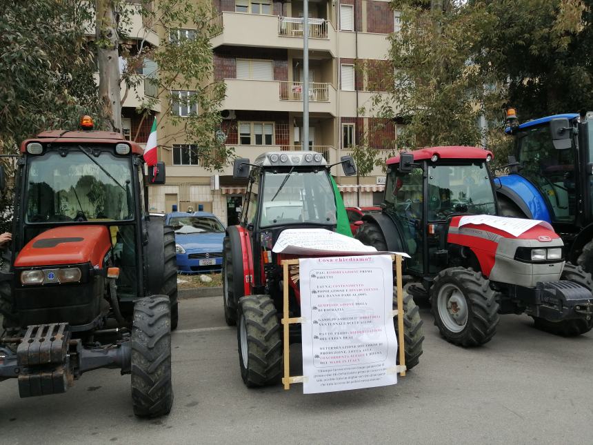 Oltre 100 trattori in marcia a San Salvo: “Chiediamo azzeramento Irpef”