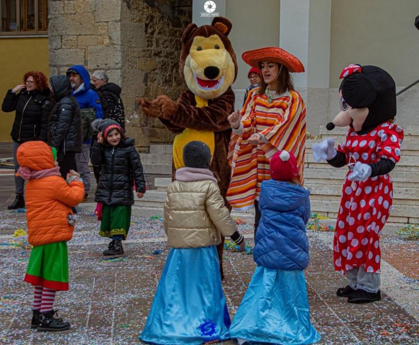 "Carnevale in piazza": Maschere, coriandoli e balli a Fresagrandinaria e Roccaspinalveti 