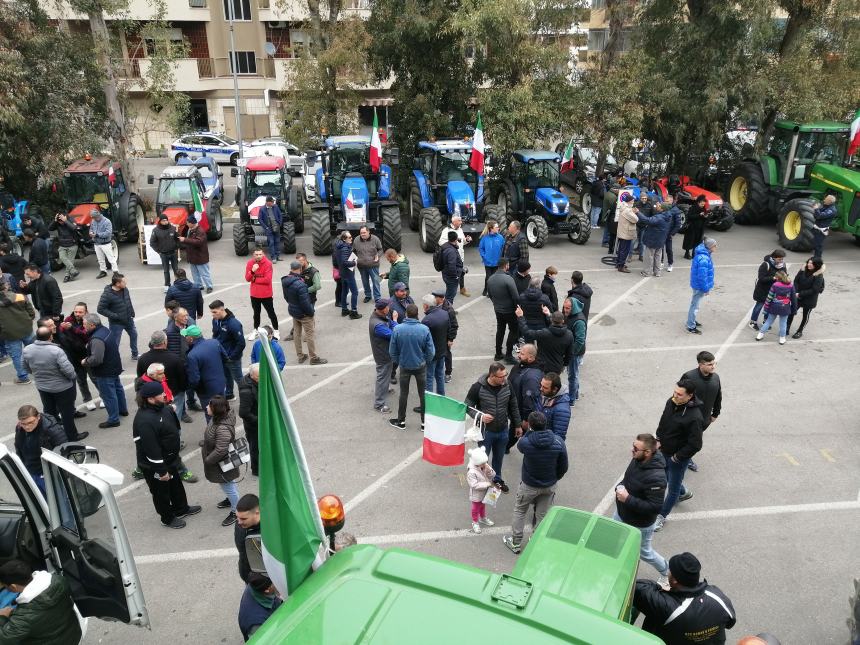 Oltre 100 trattori in marcia a San Salvo: “Chiediamo azzeramento Irpef”