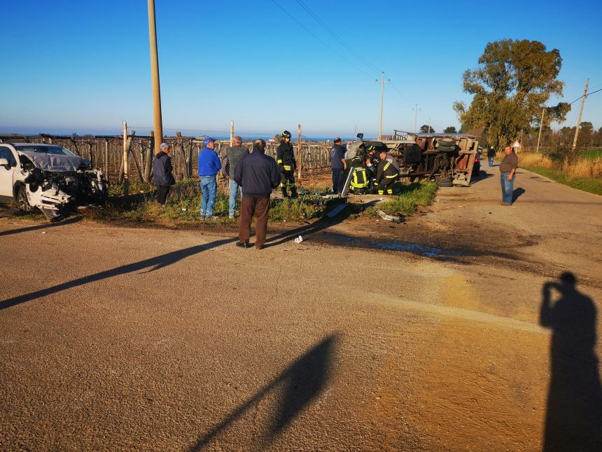 Si scontrano una macchina e un autocarro, alcuni feriti a Campomarino