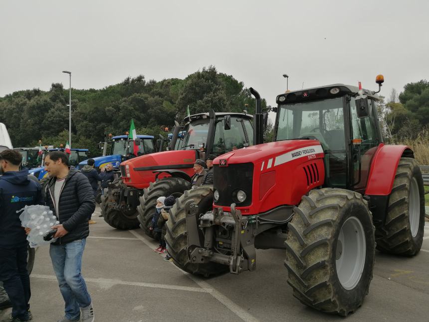 Oltre 100 trattori in marcia a San Salvo: “Chiediamo azzeramento Irpef”