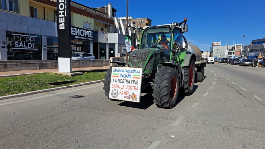 Uniti per l'Agricoltura: riparte il corteo di protesta dei trattori