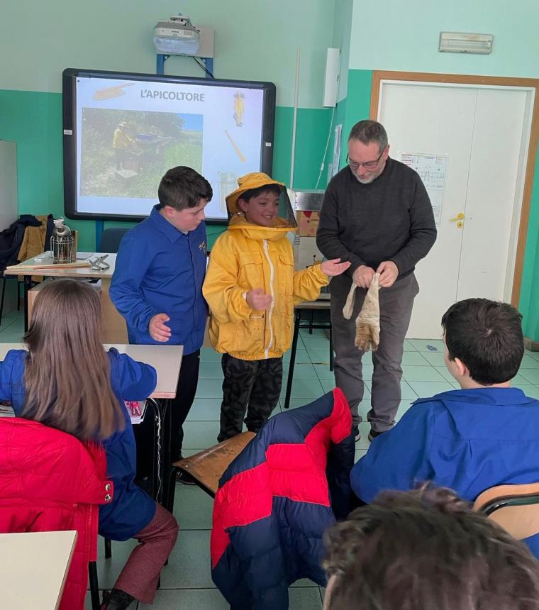 La magia della biodiversità, l'apicoltura nidifica a scuola