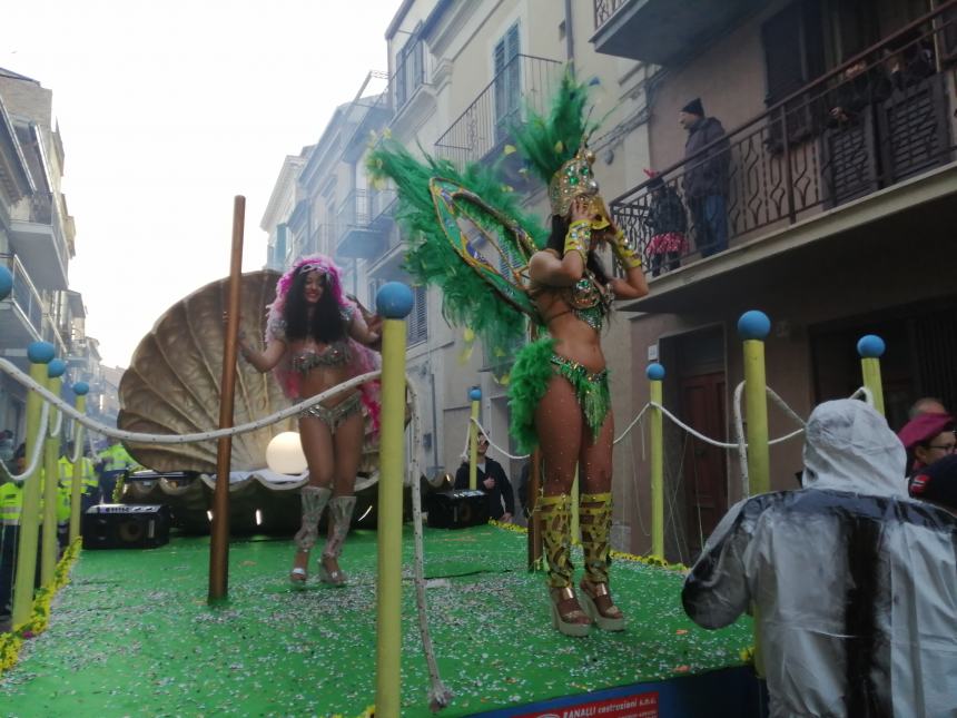 Bagno di folla al Carnevale di Scerni: "All'anno prossimo con la 50esima edizione" 