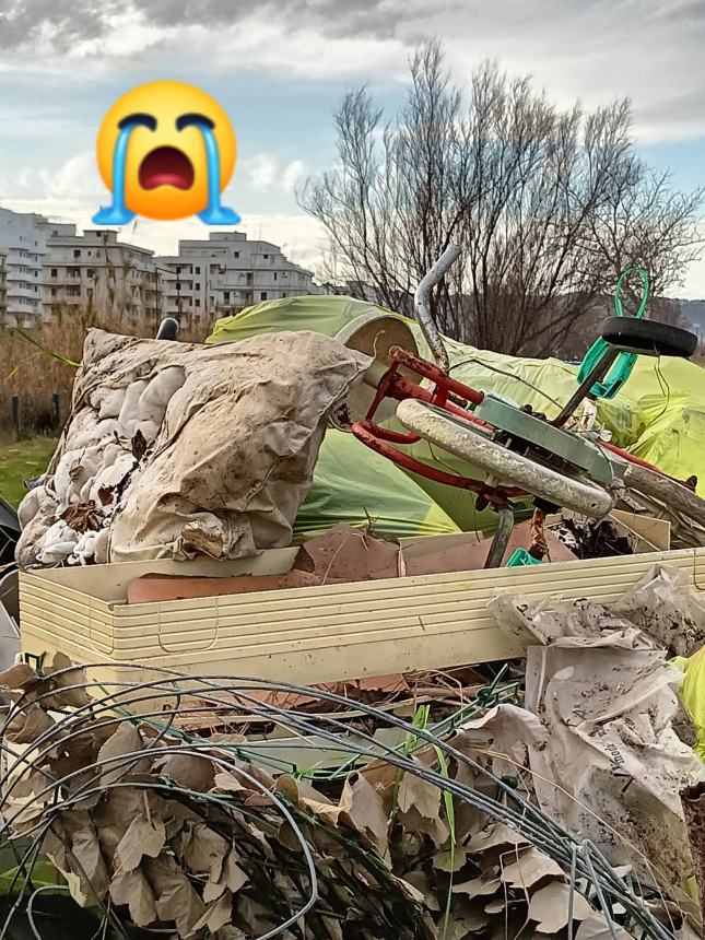 Tantissimi rifiuti raccolti a San Salvo Marina dai volontari di Plastic Free e dagli scout