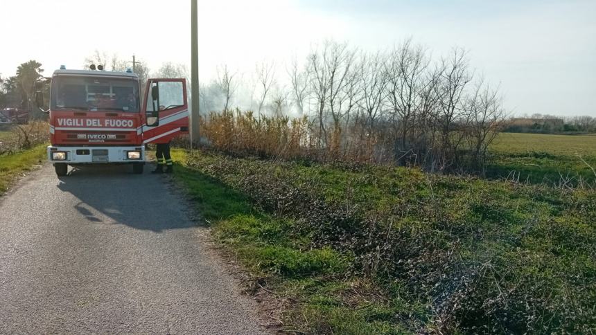 Vigili del fuoco impegnati a Campomarino