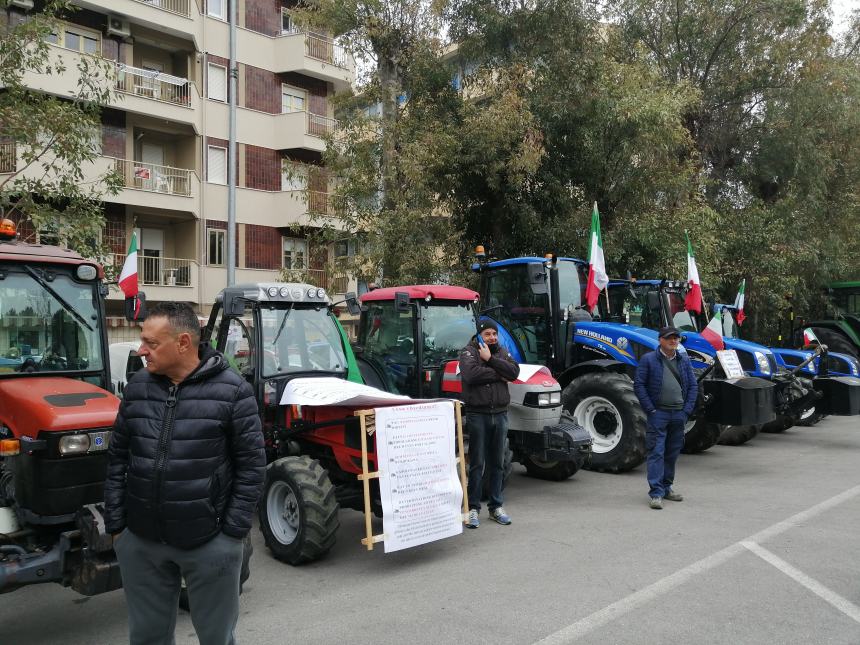 Oltre 100 trattori in marcia a San Salvo: “Chiediamo azzeramento Irpef”