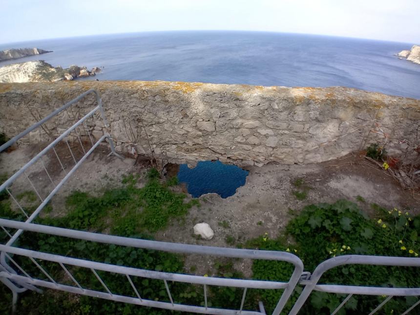 Isole Tremiti: cede parte del muro perimetrale all'Abbazia di San Nicola 