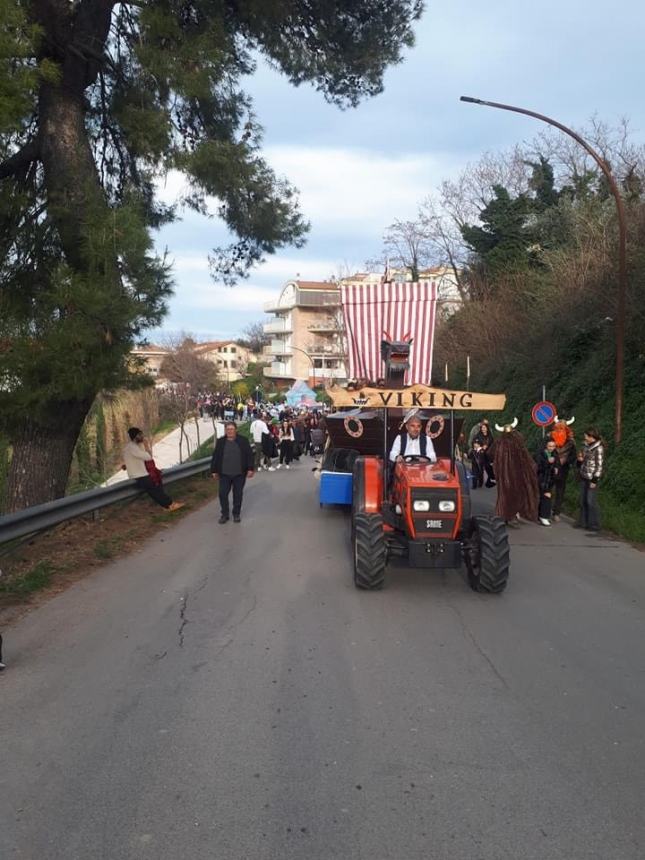 Esplosione di colori per il Carnevale a Torino di Sangro: "Grazie a carristi e partecipanti"