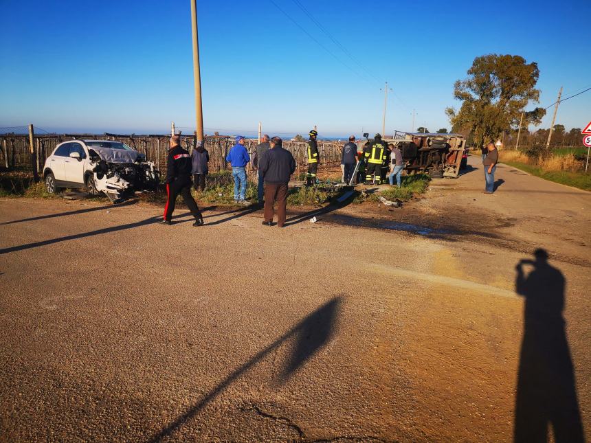 Si scontrano una macchina e un autocarro, alcuni feriti a Campomarino