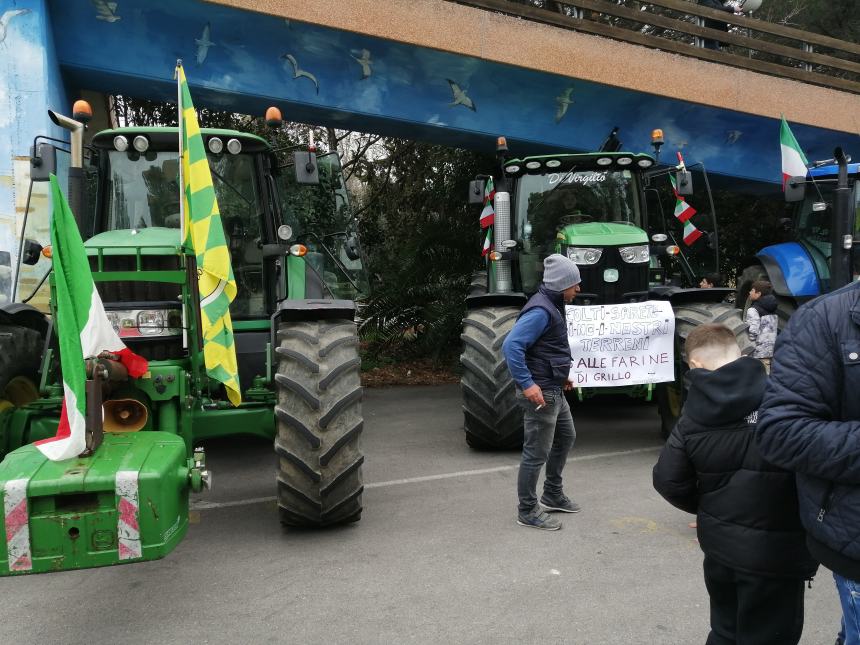 Oltre 100 trattori in marcia a San Salvo: “Chiediamo azzeramento Irpef”