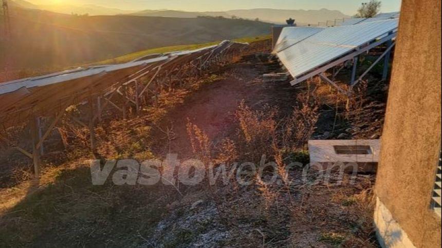 Pannelli fotovoltaici in fiamme a Furci, intervento dei Vigili del fuoco