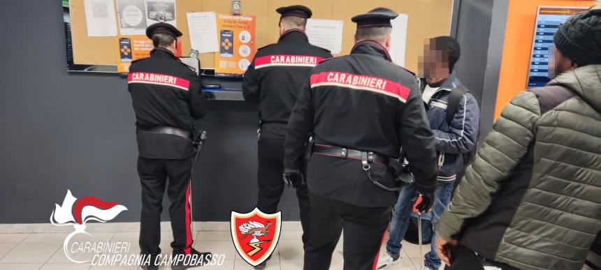 Carabinieri a piedi per contrastare lo spaccio e la criminalità