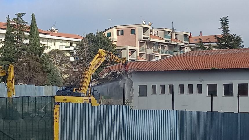 A San Salvo al via i lavori di abbattimento della scuola dell’infanzia di Sant’Antonio