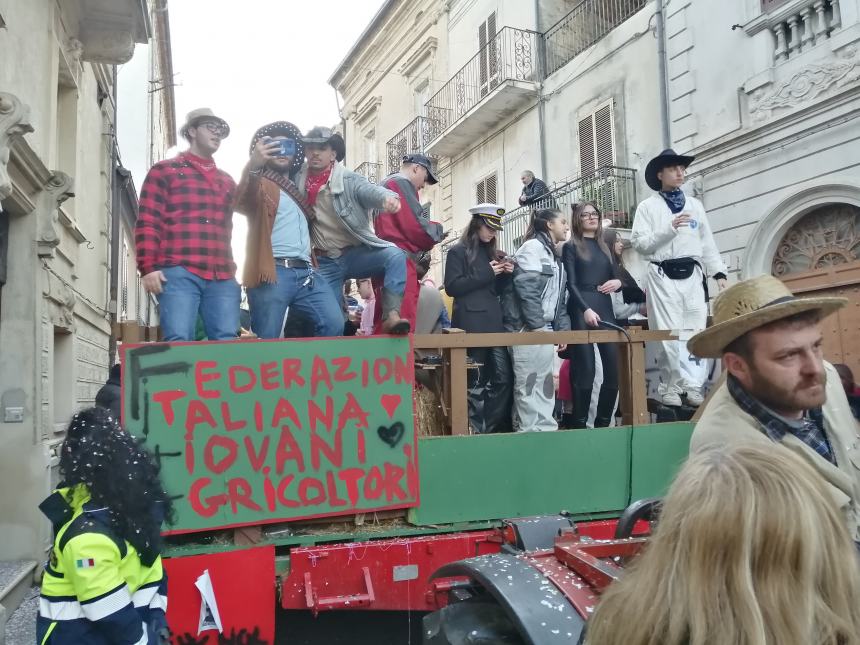 Bagno di folla al Carnevale di Scerni: "All'anno prossimo con la 50esima edizione" 