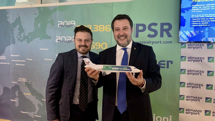 Il ministro Matteo Salvini all’aeroporto d’Abruzzo: “Fieri dei risultati raggiunti”