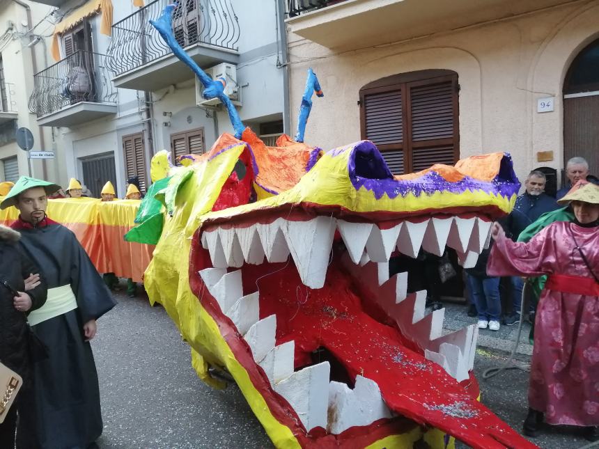 Bagno di folla al Carnevale di Scerni: "All'anno prossimo con la 50esima edizione" 