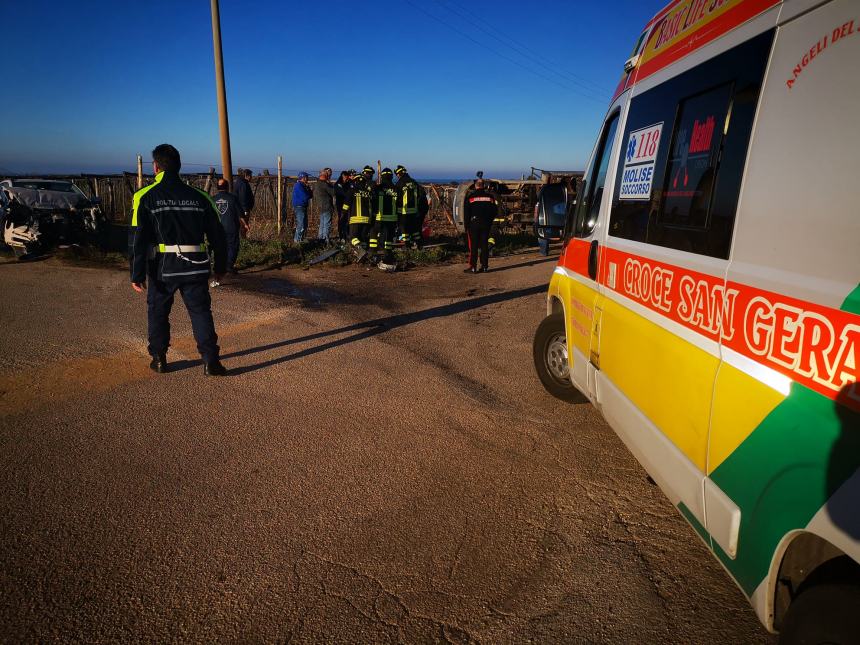 Si scontrano una macchina e un autocarro, alcuni feriti a Campomarino