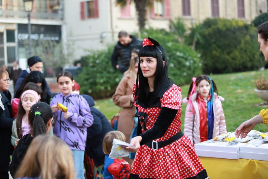 Bambini in festa e centro storico di Vasto gremito per il Carnevale