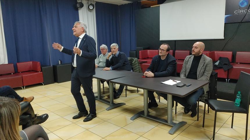 L'assemblea dem con Joe Mileti