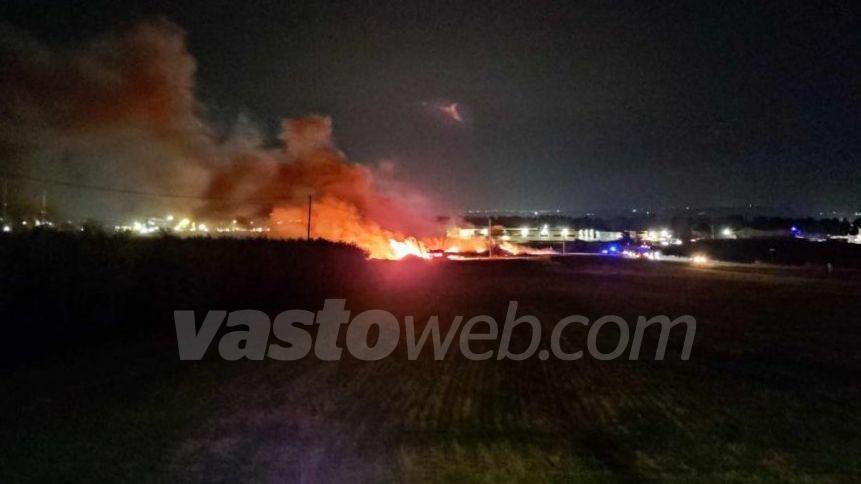 Rogo di sterpaglie sulla Trignina in territorio di Fresagrandinaria e a San Salvo