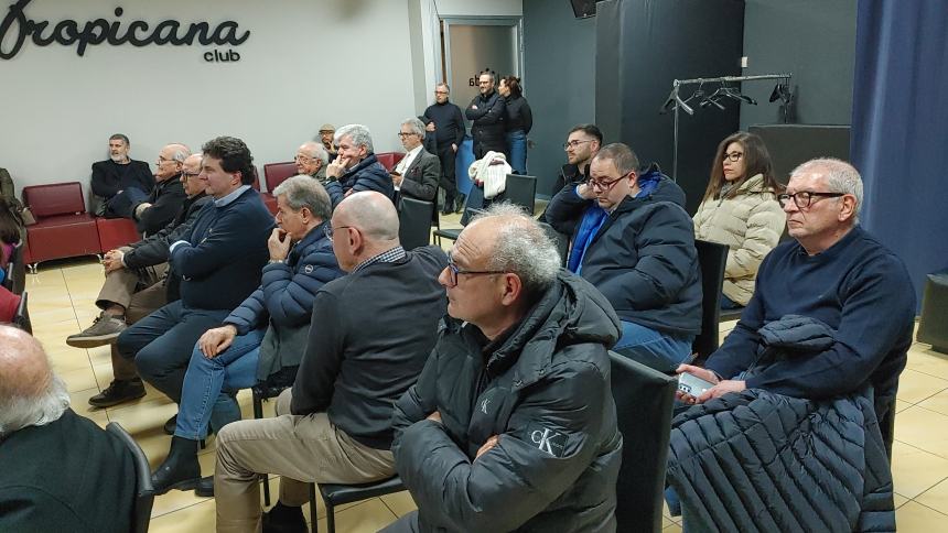 L'assemblea dem con Joe Mileti