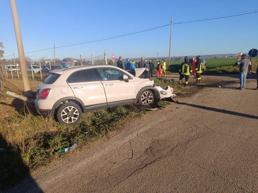 Si scontrano una macchina e un autocarro, alcuni feriti a Campomarino