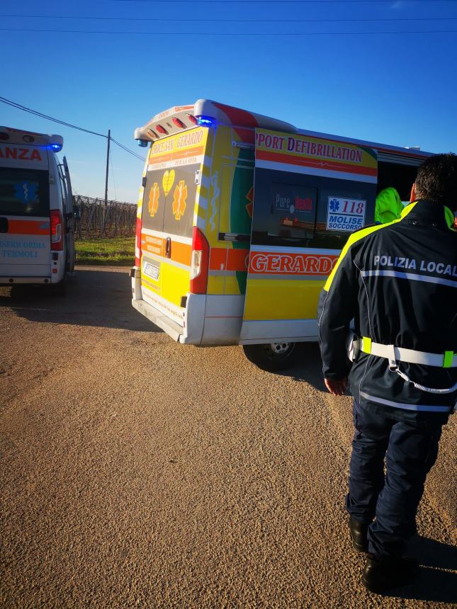 Si scontrano una macchina e un autocarro, alcuni feriti a Campomarino