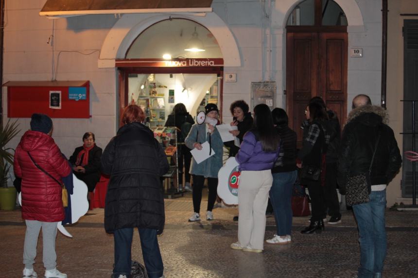 Sit-in a Vasto contro la violenza di genere: “Per una società fondata sul rispetto”