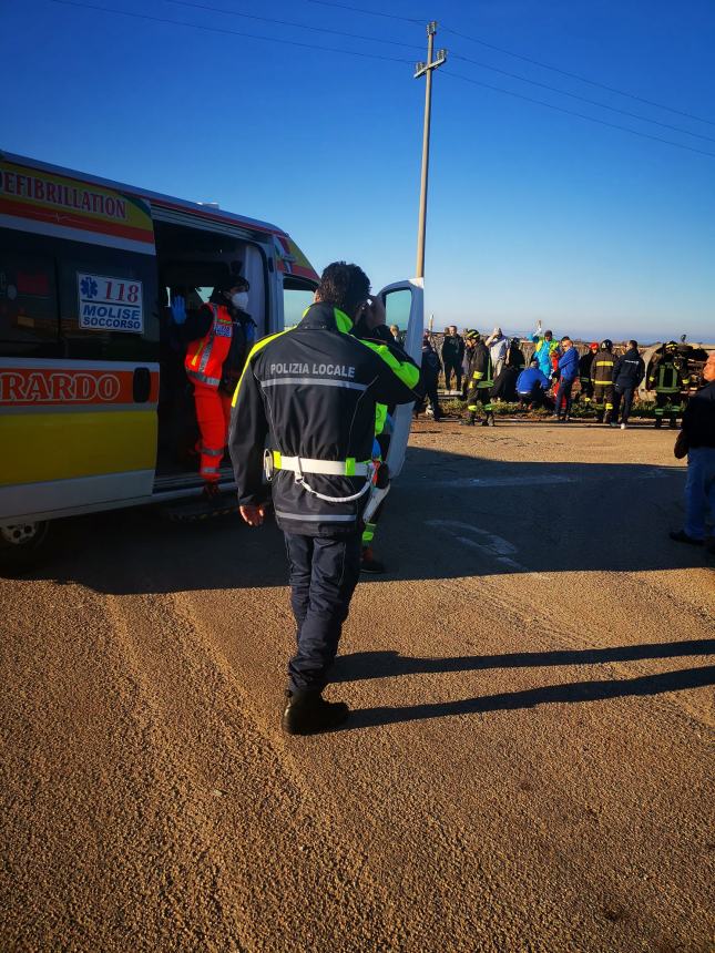 Si scontrano una macchina e un autocarro, alcuni feriti a Campomarino