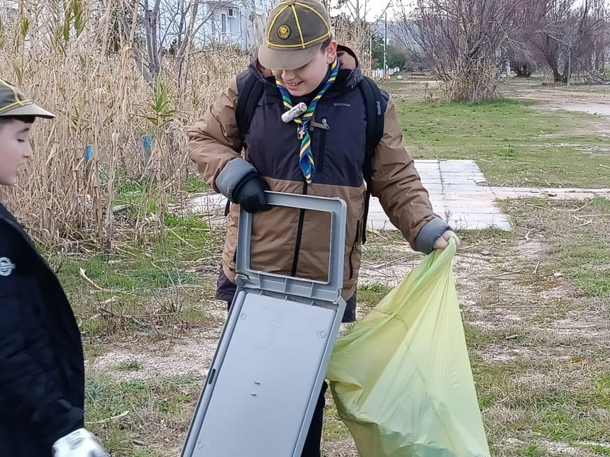 Tantissimi rifiuti raccolti a San Salvo Marina dai volontari di Plastic Free e dagli scout