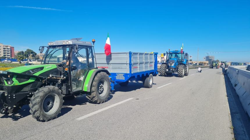 Uniti per l'Agricoltura: riparte il corteo di protesta dei trattori