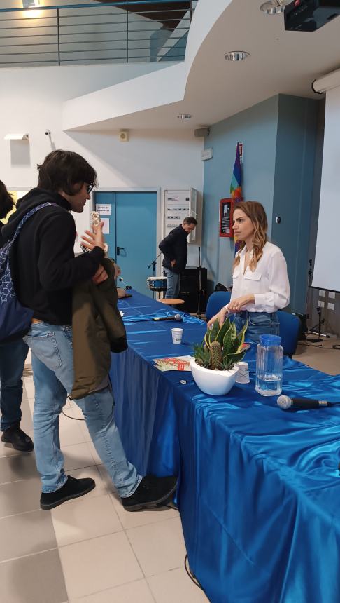 "L'Abruzzese Fuori Sede" Gino Bucci per l'ultima delle Giornate Umanistiche del Pantini-Pudente