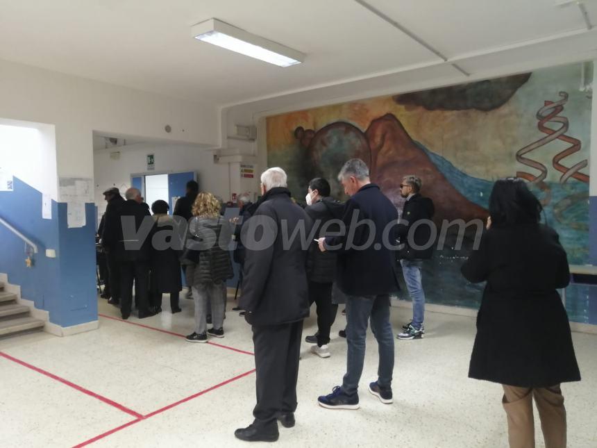 A Vasto affluenza alle ore 12 al 15,09% , a San Salvo al 16,58%