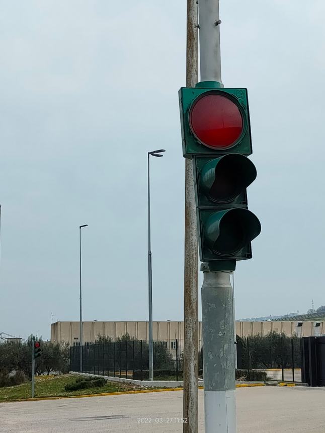 Lavoratori protestano in Val Sinello: “Strade colabrodo, rischiamo la vita ogni giorno”