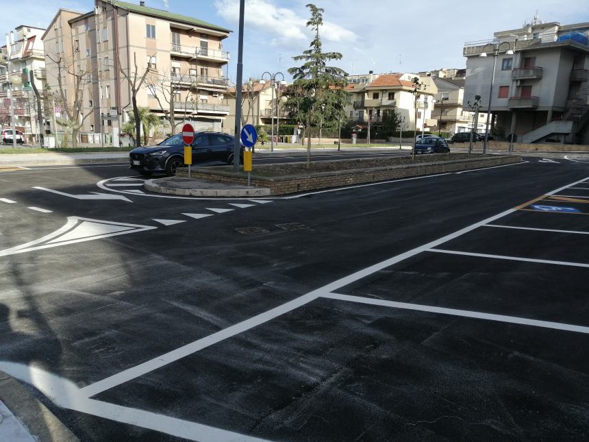 Inaugurata la nuova Villetta Due Pini: "I residenti per parcheggiare facevano le montagne russe" 