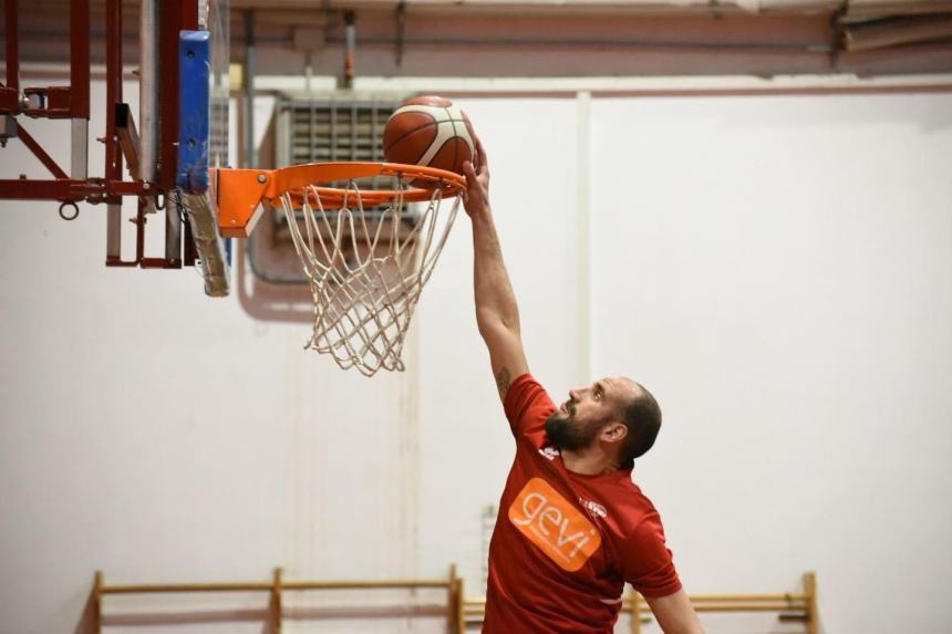 Vasto Basket il primo posto è tuo: Unibasket travolta, ora i playoff 