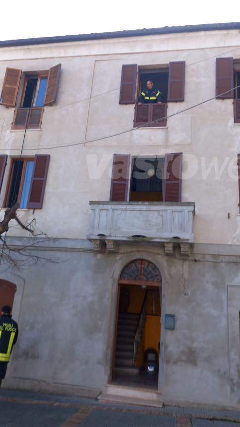 Principio di incendio in un'abitazione a Villalfonsina in Corso del Popolo