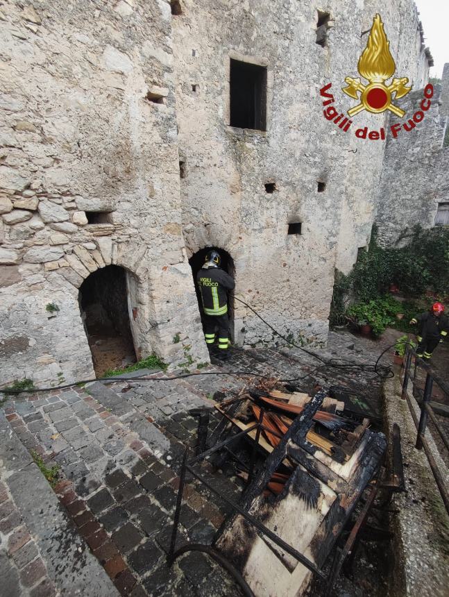 Incendio nel centro storico, fondamentale la presenza degli idranti