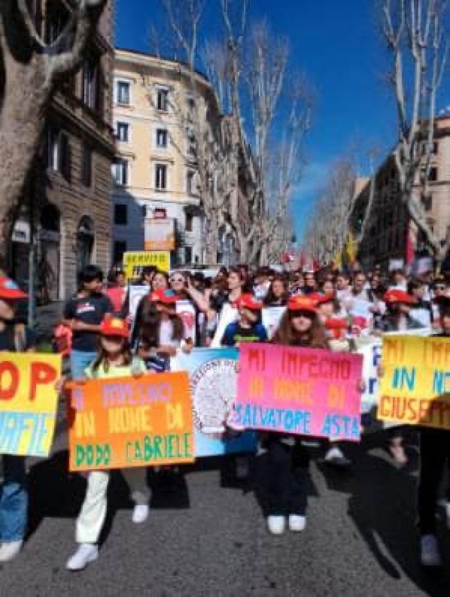 Oltre 200 studenti vastesi al corteo di Libera a Roma contro le mafie