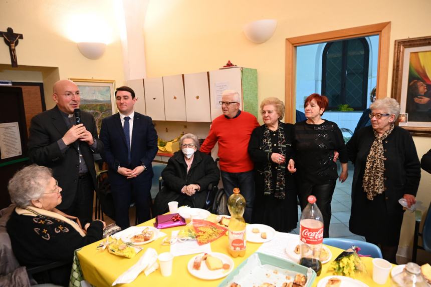 Festa della donna: amicizia e allegria per le nonne del centro “Zaccardi”